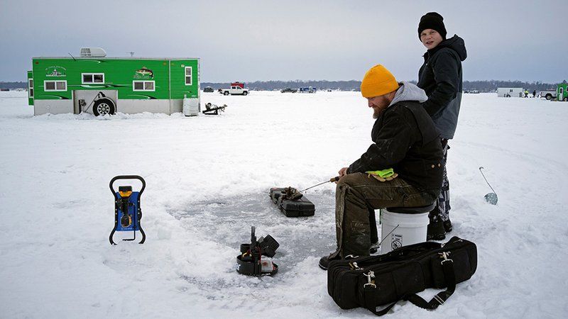 Ice fishing gambling game, ice fishing game